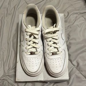 BOYS White AF1 (Size 7)